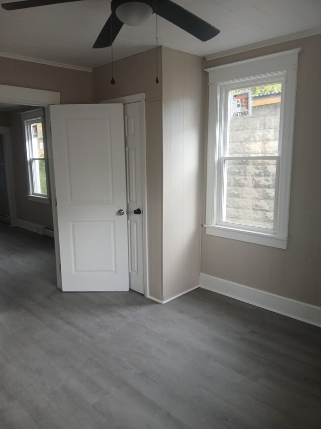 27-29-29 Tracy St, Unit 1