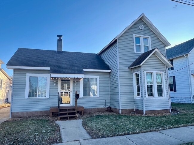property at 611 S Dewitt St