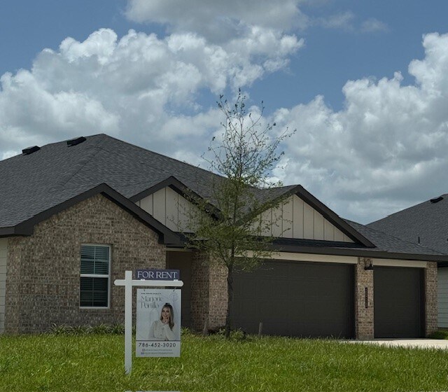 2010 Stoney Bay Cir in Sealy, TX - Building Photo