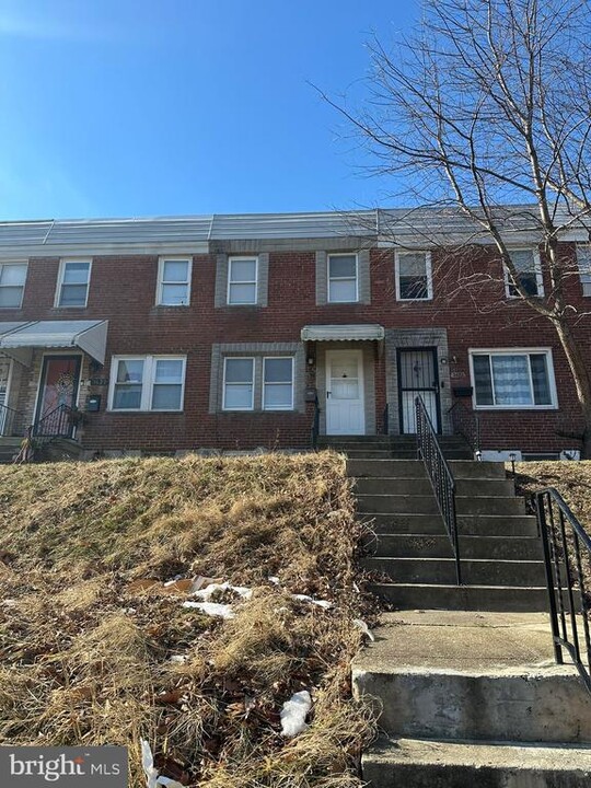 3625 Kenyon Ave in Baltimore, MD - Building Photo