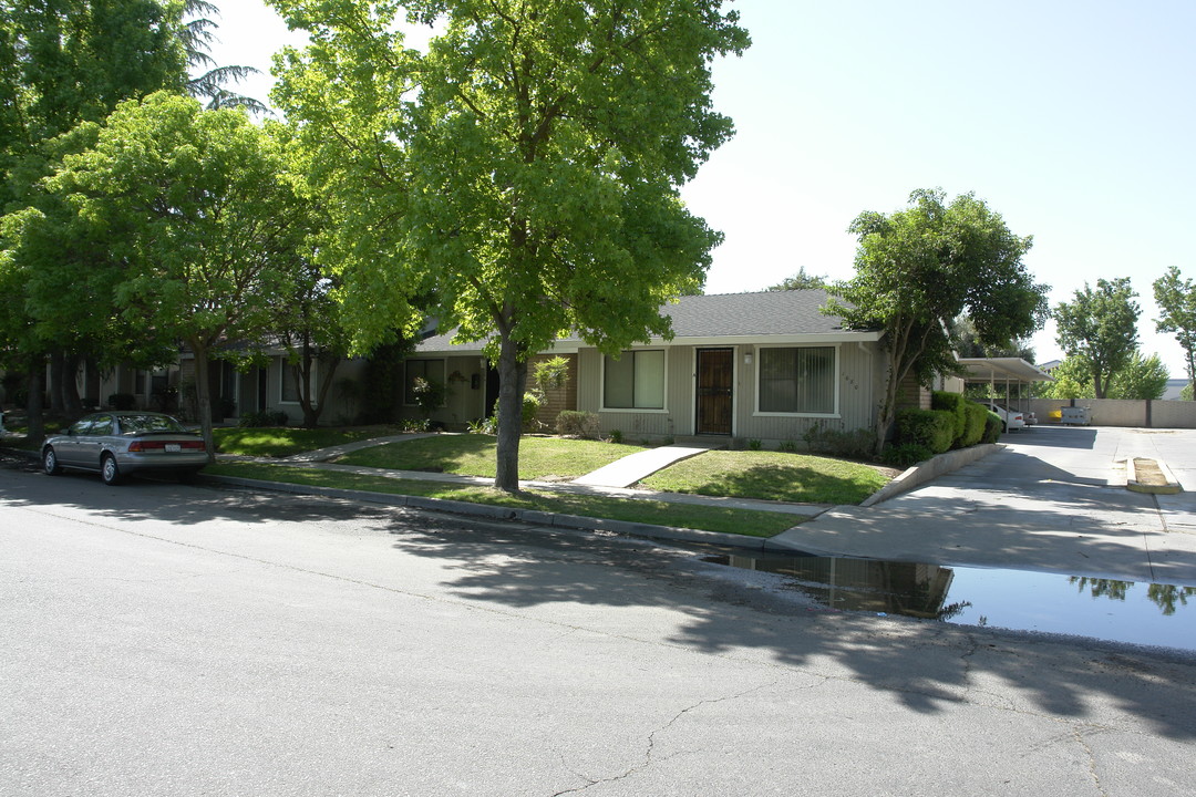 1680 Conestoga Dr in Merced, CA - Foto de edificio