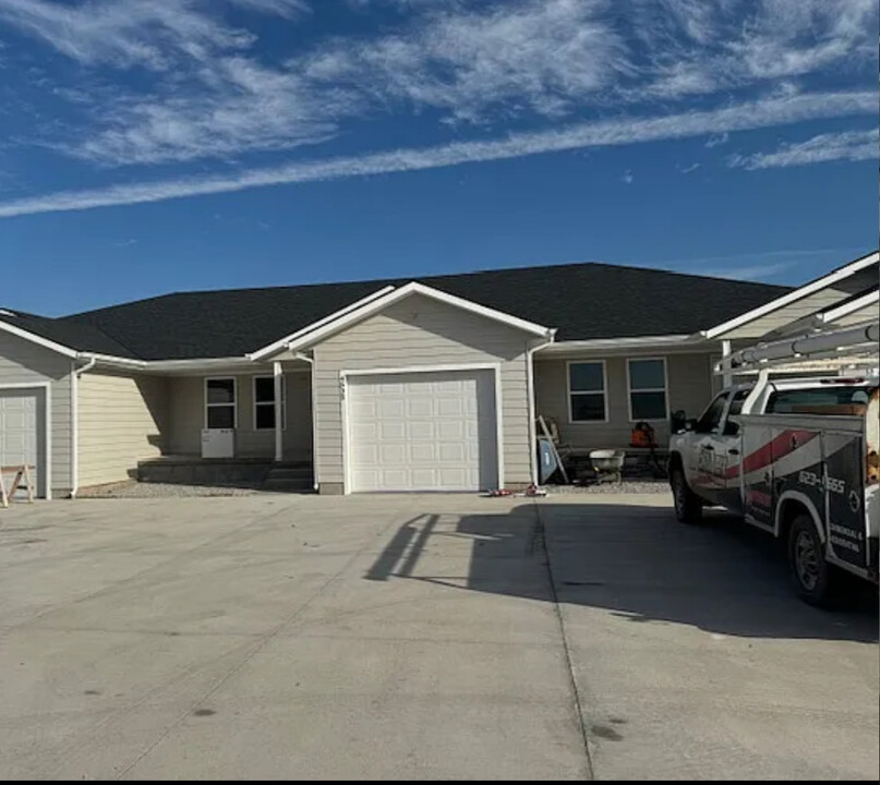 4529 Larned Cir in Hays, KS - Foto de edificio