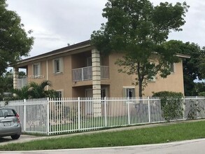 1192 NW 112th Terrace in Miami, FL - Building Photo - Building Photo