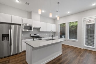 608 Thornton Rd in Houston, TX - Building Photo - Building Photo