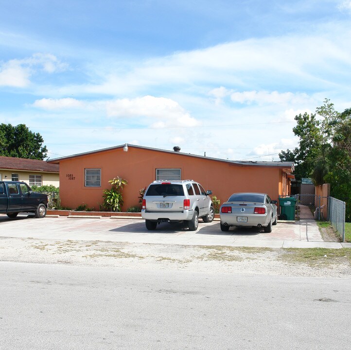 1085 SW 79th Ave in Miami, FL - Foto de edificio