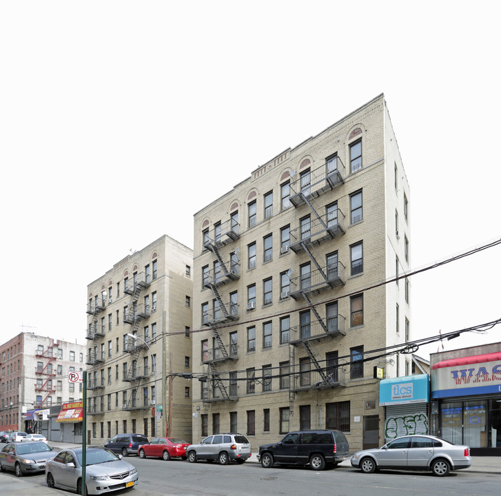 25 E 213th St in Bronx, NY - Foto de edificio