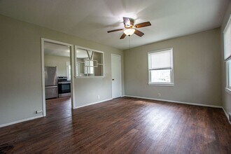 6166 Karen St in Omaha, NE - Building Photo - Building Photo
