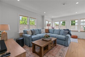 109 Carroll Ave in Newport, RI - Building Photo - Building Photo