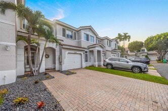 5625 NW 112th Path in Doral, FL - Building Photo - Building Photo