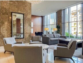 655 W Irving Park Rd, Unit 604 in Chicago, IL - Foto de edificio - Building Photo