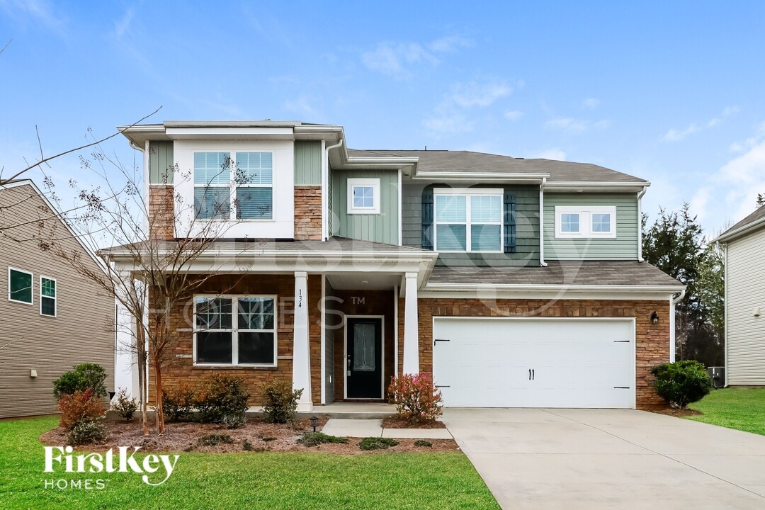 134 Eden Ave in Mooresville, NC - Foto de edificio