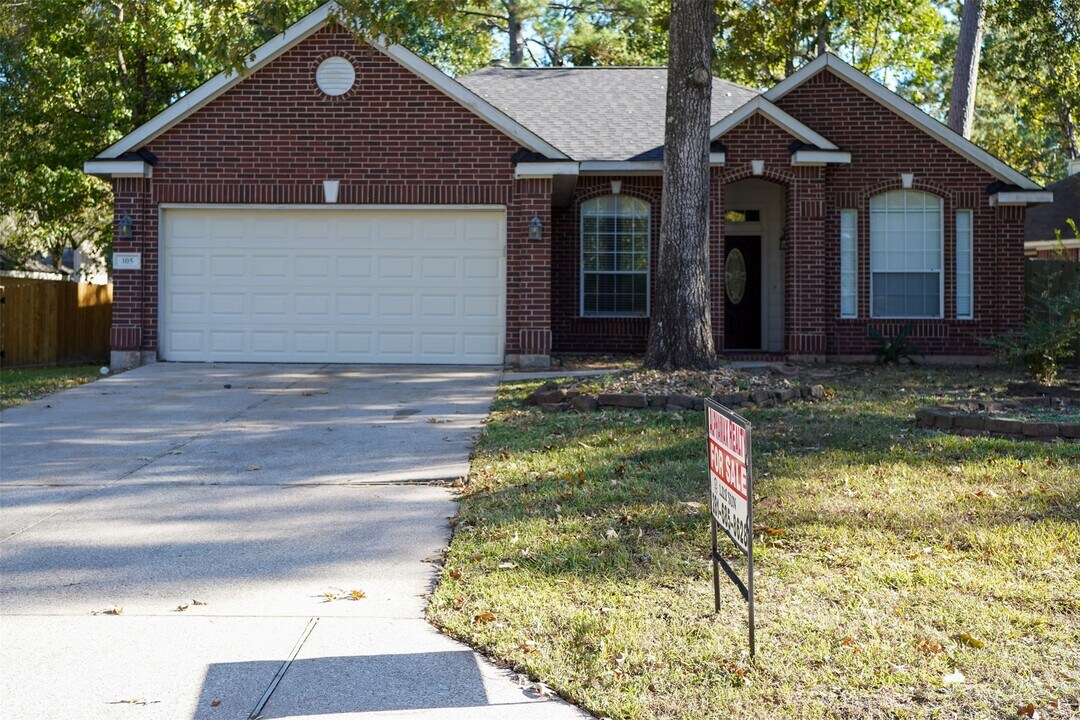 105 N Holly Laurel Cir in Spring, TX - Building Photo