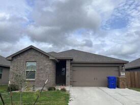 7742 Lariat Toss Dr in Corpus Christi, TX - Building Photo