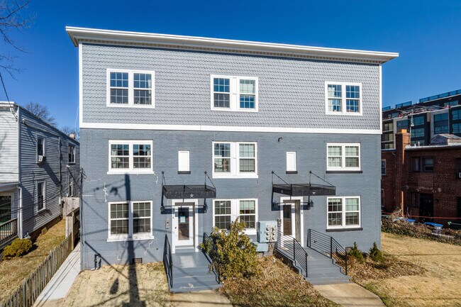 716-718 Jackson St NE in Washington, DC - Foto de edificio - Building Photo