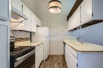 2557 S Dover St in Lakewood, CO - Building Photo - Building Photo