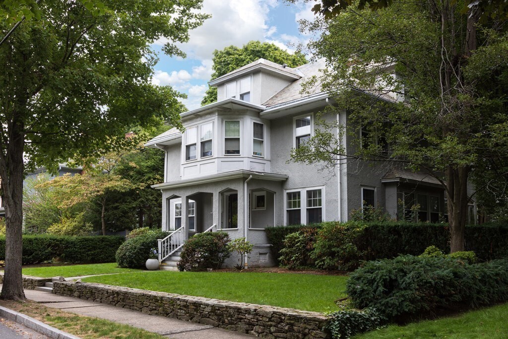 17 Willow St in Belmont, MA - Building Photo