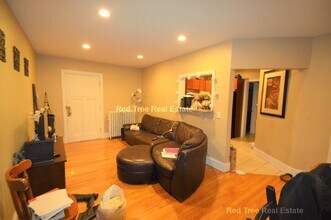 72 Egmont St, Unit 1 in Brookline, MA - Building Photo - Building Photo