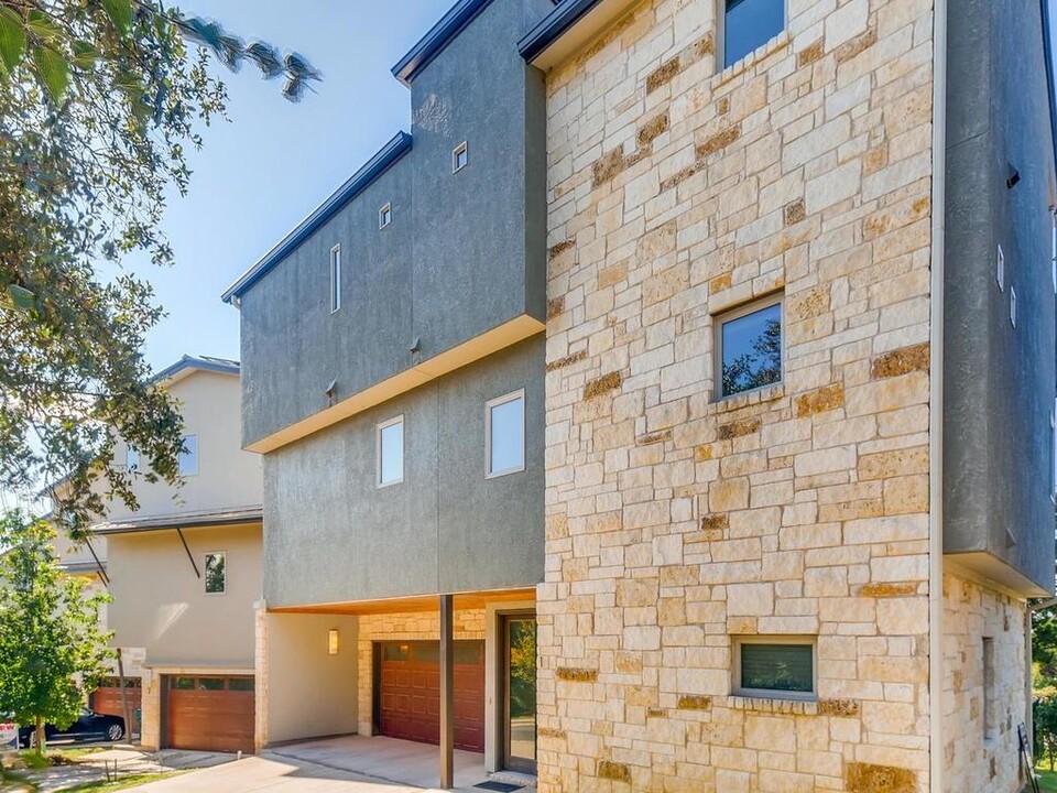 1142 Lost Creek Blvd in Austin, TX - Foto de edificio