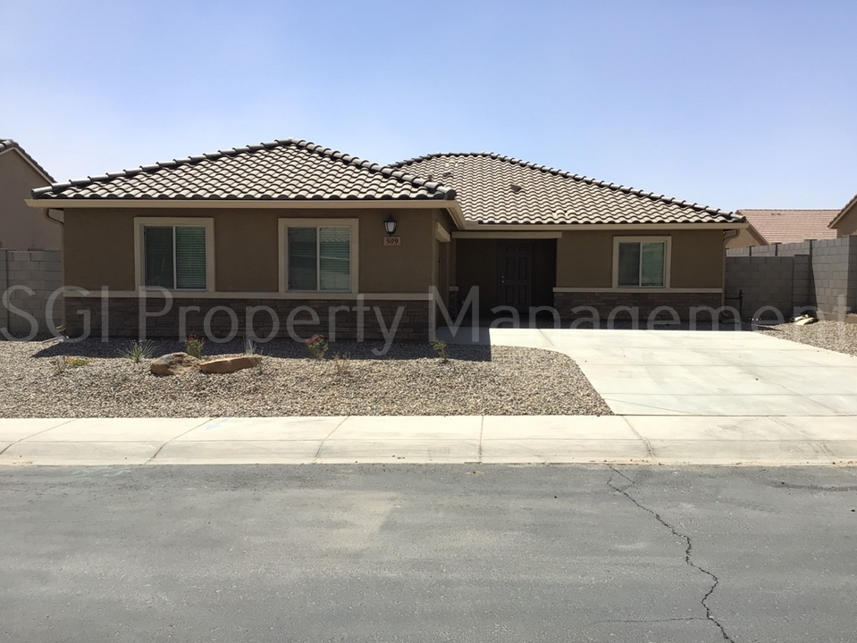 509 W Black Hawk Pl in Casa Grande, AZ - Foto de edificio