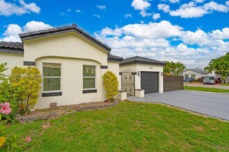 803 NW 133rd Ct in Miami, FL - Building Photo - Building Photo