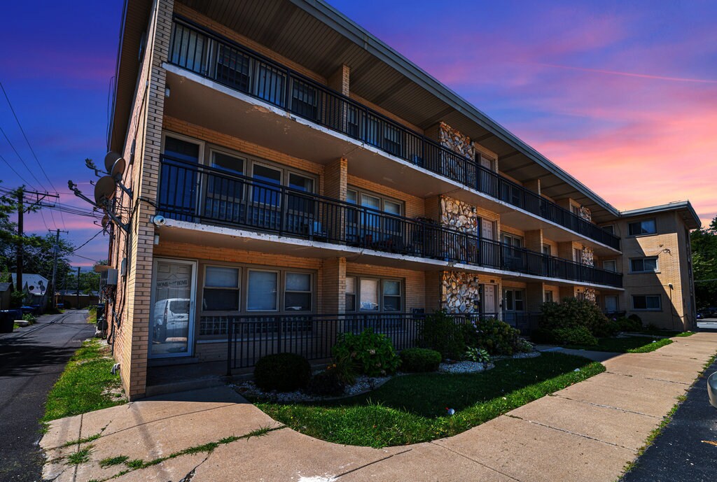 11908 Gregory St in Blue Island, IL - Building Photo