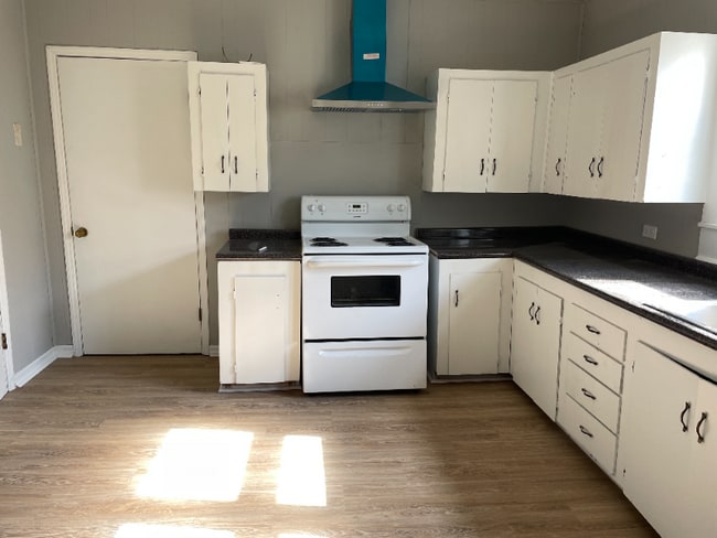 214 Treymore Ave NW in Huntsville, AL - Foto de edificio - Building Photo