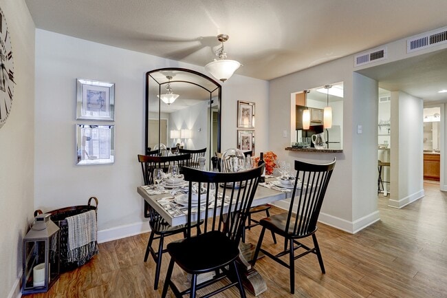 ReNew Kennedy Park in Denver, CO - Foto de edificio - Building Photo