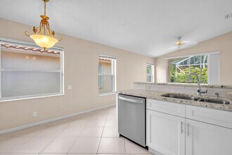 5065 Glenville Dr in Boynton Beach, FL - Building Photo - Building Photo