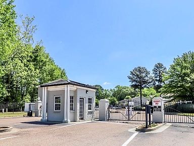 property at 1802 E Jackson Ave