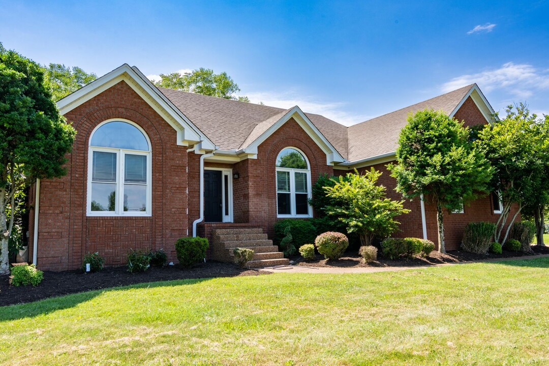 100 Southfork Dr in Lebanon, TN - Building Photo