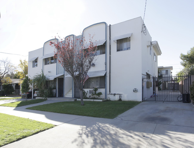 6045 Craner Ave in North Hollywood, CA - Foto de edificio - Building Photo