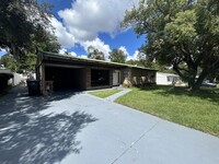 8020 Pine Hill Dr in Tampa, FL - Foto de edificio - Building Photo