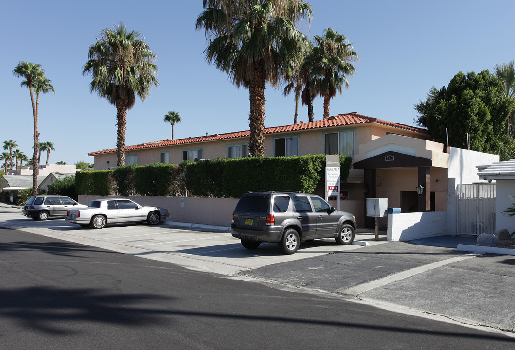 Desert Leisure Apartments in Palm Springs, CA - Building Photo