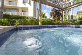Waterford Point Apartments in Miami, FL - Foto de edificio - Building Photo
