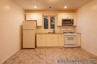277 Paris St, Unit 3 in Boston, MA - Building Photo