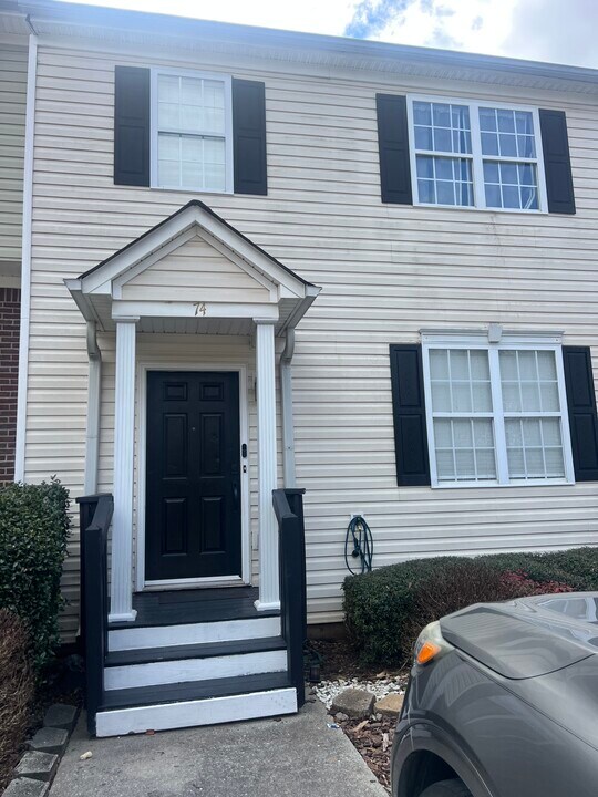 74 Venture Path in Hiram, GA - Foto de edificio