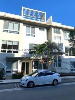 6621 NW 105th Ct in Doral, FL - Building Photo