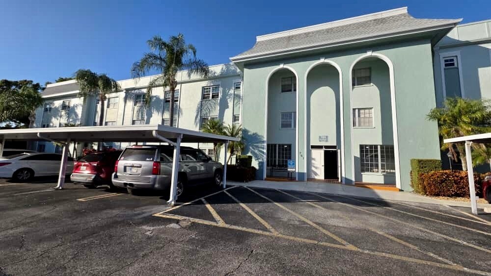 701 Poinsettia Rd in Belleair, FL - Building Photo