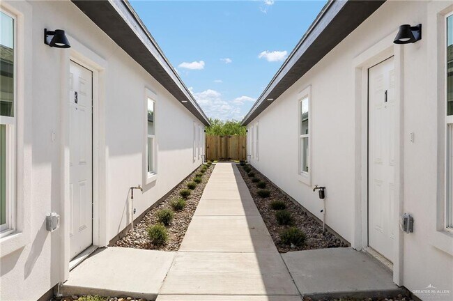 15 S Links Dr in Edinburg, TX - Building Photo - Building Photo