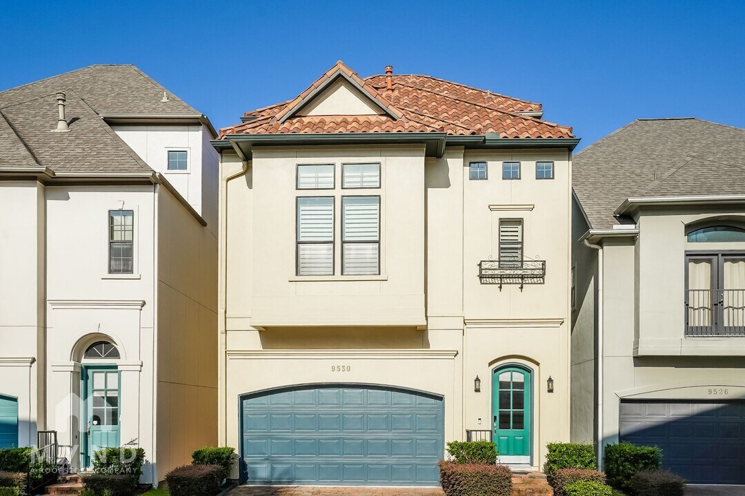 9530 Pemberton Trce in Houston, TX - Building Photo