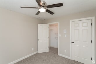 Kerner Mill Townhomes in Kernersville, NC - Foto de edificio - Building Photo