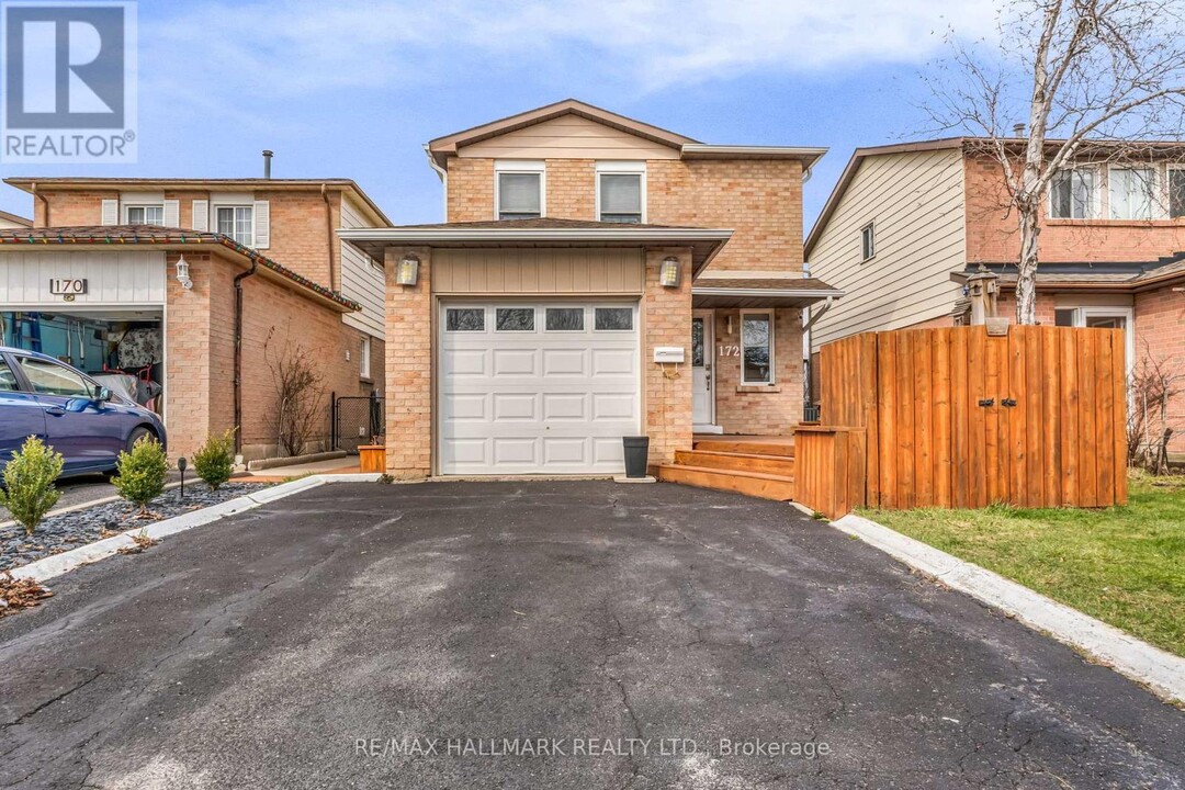 172 Martindale Crescent in Brampton, ON - Building Photo