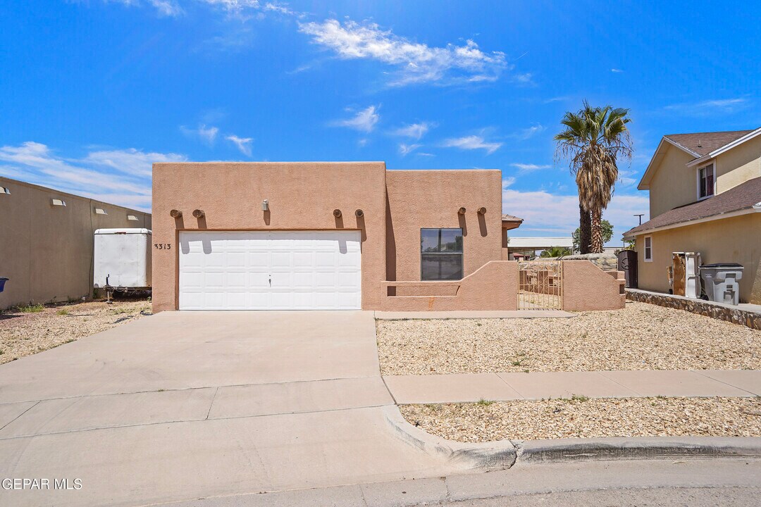 3313 Tierra Espada Dr in El Paso, TX - Building Photo