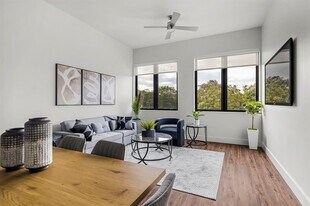 5515 Humming Bird Ln in Austin, TX - Building Photo