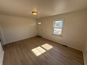 8035 Chapp Ave in Warren, MI - Building Photo - Building Photo