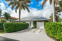 106 Beachway Dr in Boynton Beach, FL - Foto de edificio - Building Photo