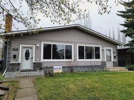 7414-7483 83 Ave NW in Edmonton, AB - Building Photo