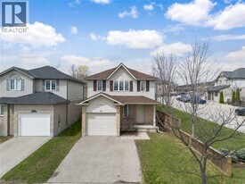 76 Templewood Dr in Kitchener, ON - Building Photo