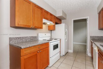 6331 Southgate Blvd in Margate, FL - Building Photo - Building Photo