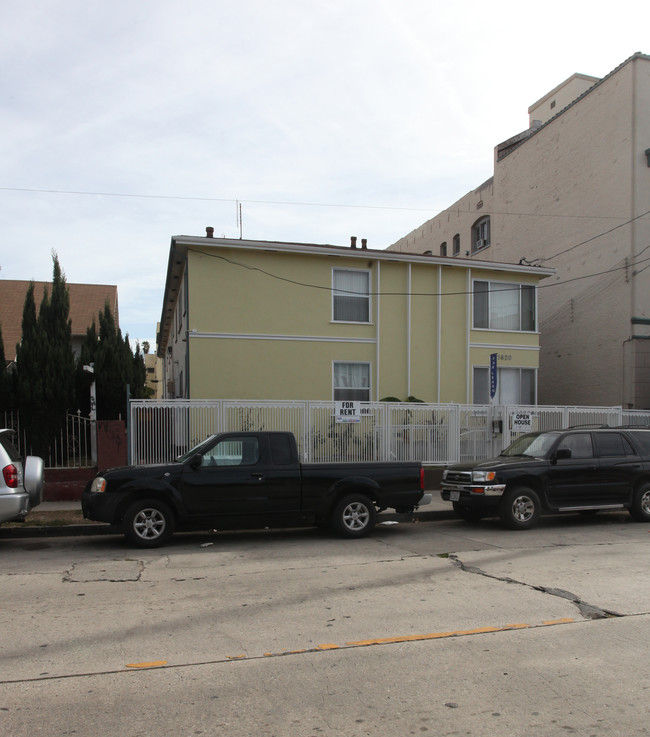 1620 N Normandie Ave in Los Angeles, CA - Foto de edificio - Building Photo